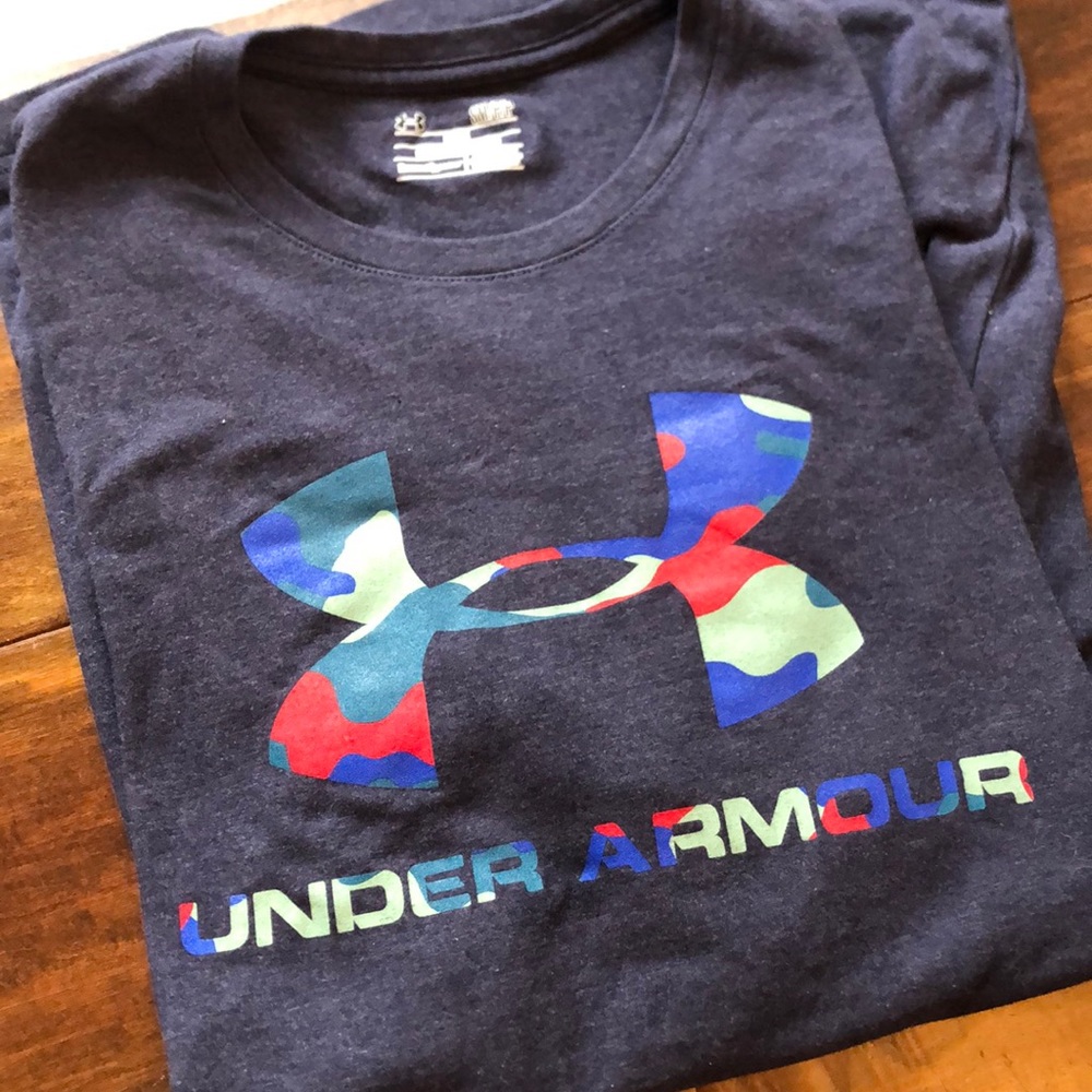 Under armour like new shirt!! Blue w logo